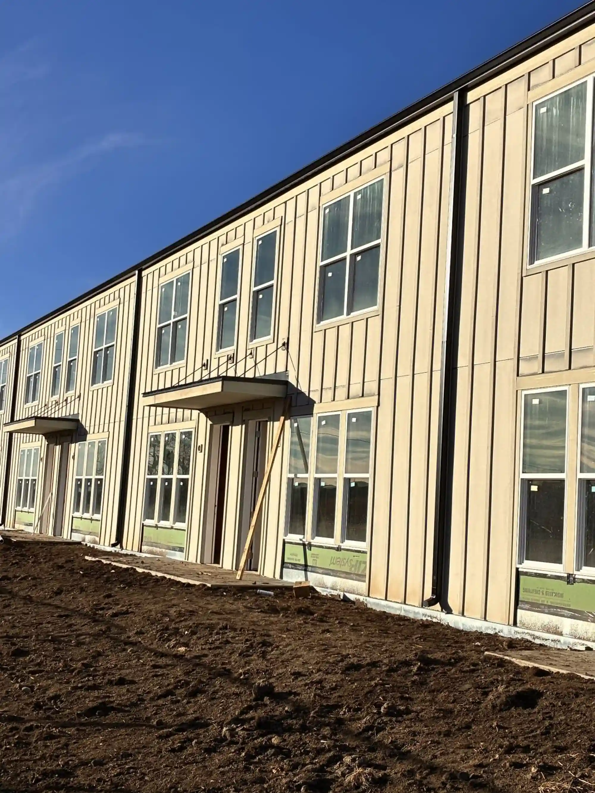 Commercial building gutter installation